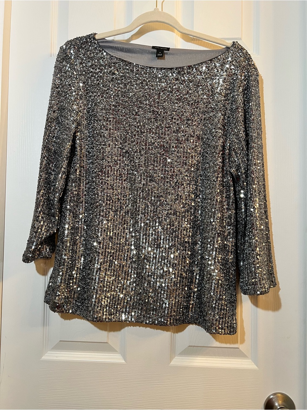 🦋 Ann Taylor blue/gray Sequin Top size medium